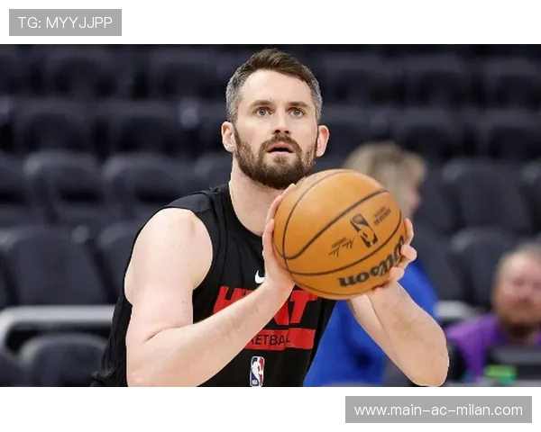 凯文·乐福左侧弧顶精准出手，热火追分奏效